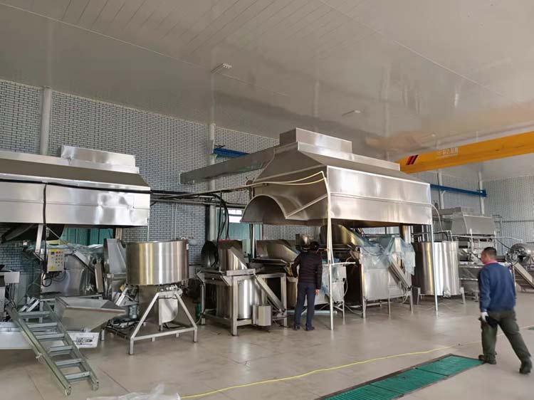 The puffed snack production line is put into trial operation at the Changsha Food Factory in China